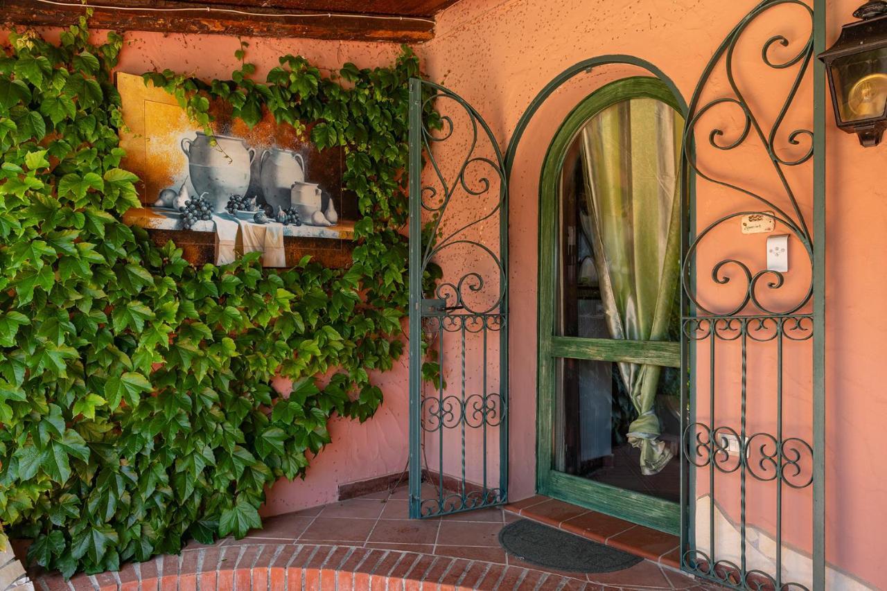 Guest House Villa Verde - Short Term Room Rentals Torre delle Stelle Exteriör bild
